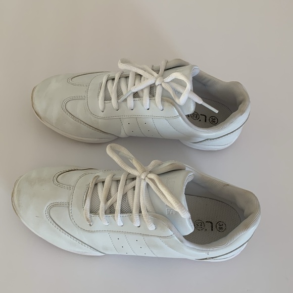 Lesove Women’s Leather Cheerleader Tumbling Shoes - Picture 2 of 8